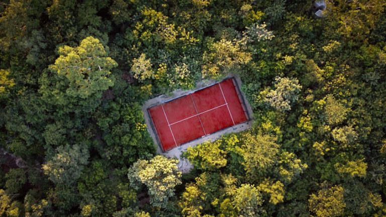 Optimiser son espace extérieur pour le tennis et la détente