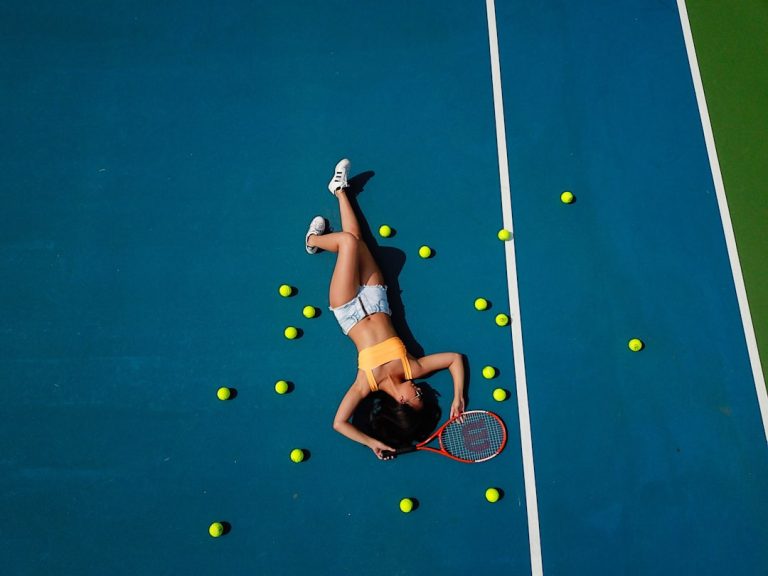 Les meilleurs sports nautiques pour booster votre entraînement de tennis