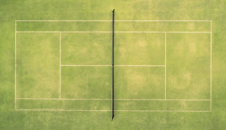 Entretenir son court de tennis et prévenir les problèmes de plomberie