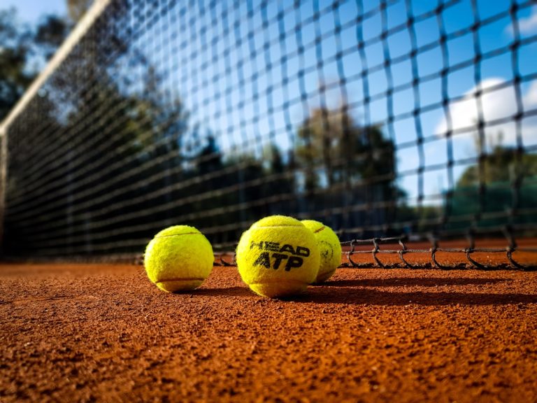 Combiner tennis et voyage sportif en France pour des vacances actives